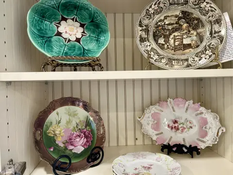 Photo from The Oakwood Gardens Estate Sale