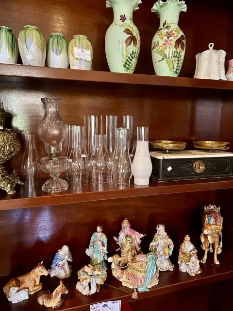 Photo from The Oakwood Gardens Estate Sale